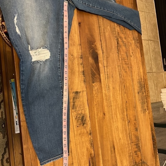 Torrid sky high skinny, Ripped jeans, size 24 - Picture 4 of 4